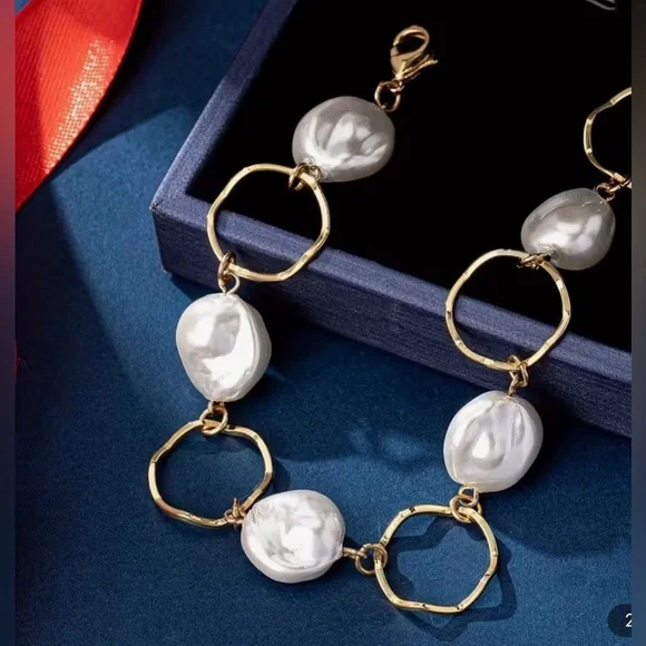 Elegant Gold Pearl Bracelet - Picture 1 of 6